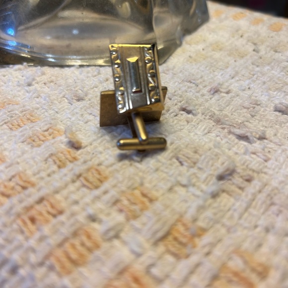 Gold tone cuff links- vintage! - Picture 5 of 5